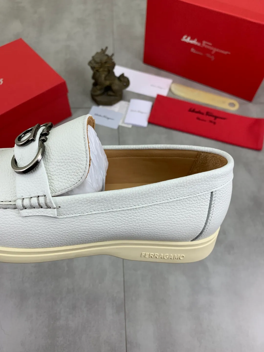 Men's Men's Shoes 💰P580💰[New Style] Water-dyed Niuli 🆘[Salvatore Ferragamo] Ferragamo's latest casual business leather shoes for men! Listed simultaneously! The fabric is made of specially imported original pebbled calfskin, and the lining is made of imported water-dyed cowhide. It is absolutely luxurious and leads the fashion trend. Matching code: 38-44 (45 and 46 can be customized) Black, brown and burgundy colors available
